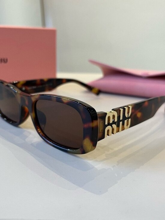 ?️ Miu Miu Oversized Sunglasses | Bold & Glamorous main image 8